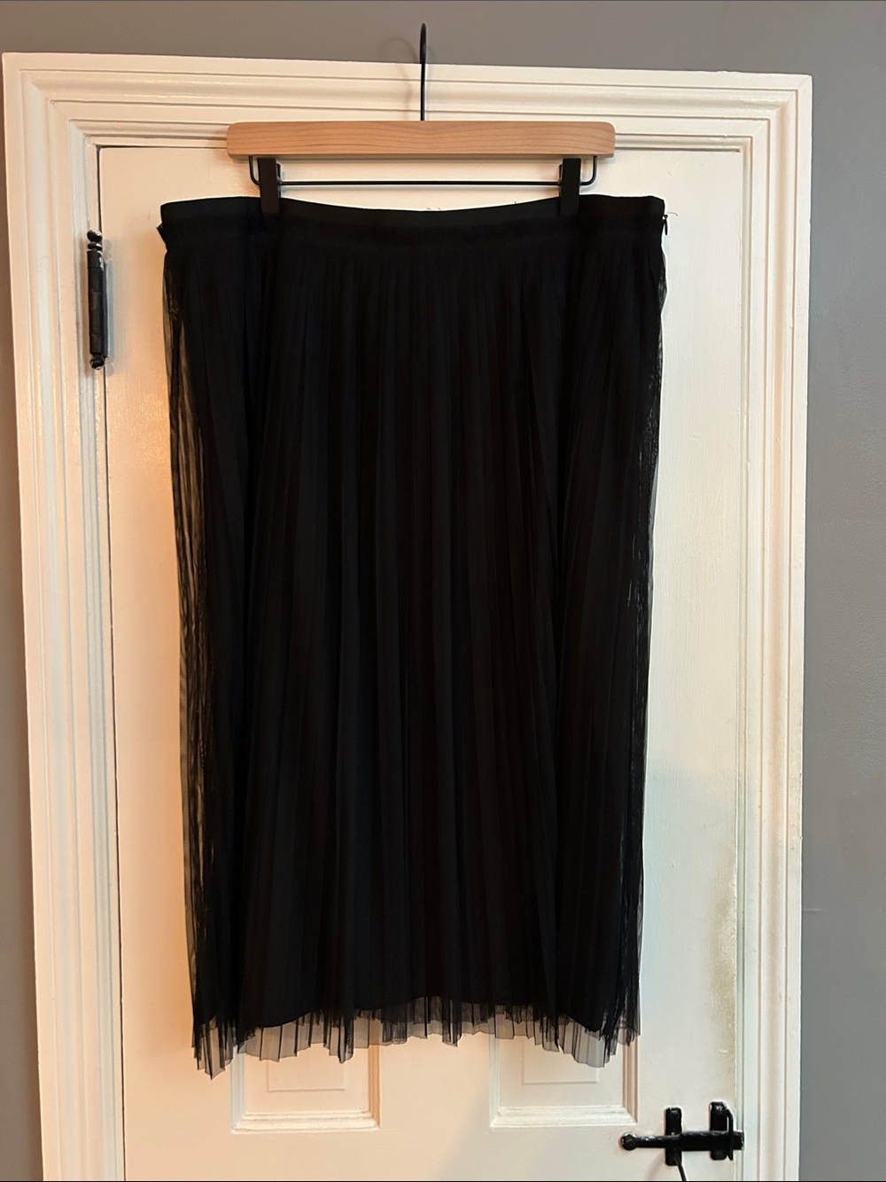 Banana Republic Black Pleated Midi Skirt, BRAND NEW w/o Tags